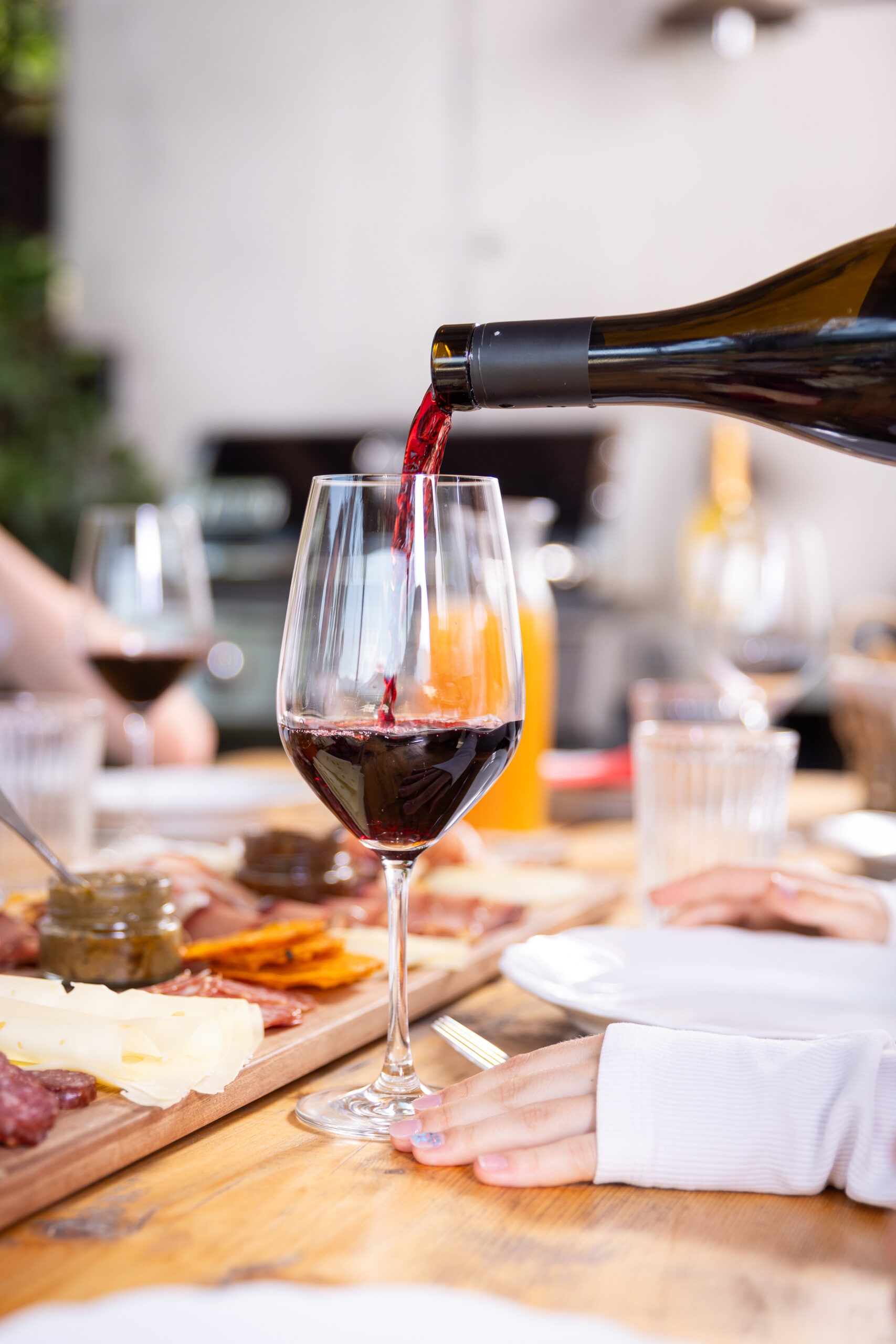 Regionaler Verkostungsabend mit hofeigenen Produkten und Weinen der Kellerei Meran am Innerbachlerhof Südtirol