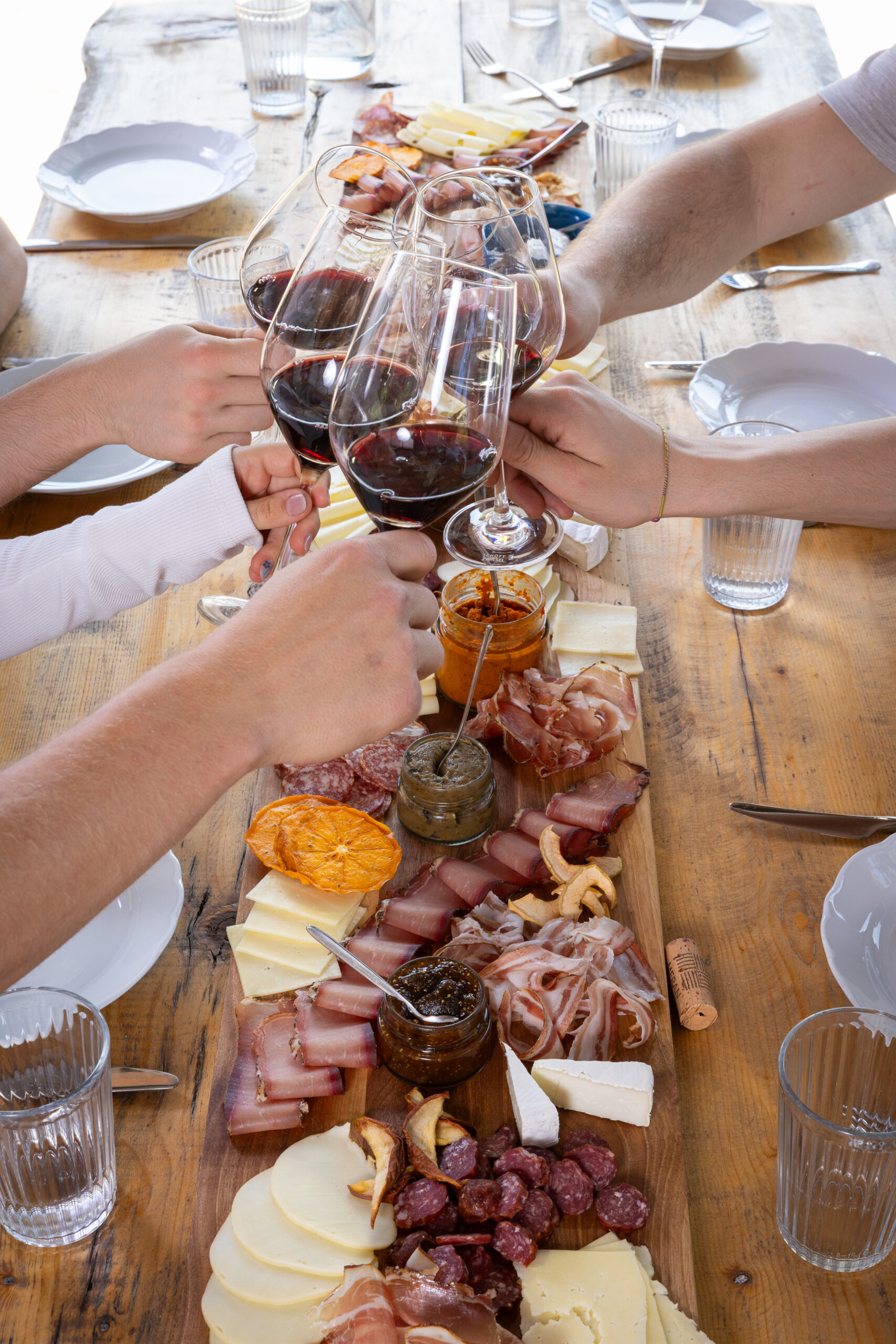 Regionaler Verkostungsabend mit hofeigenen Produkten und Weinen der Kellerei Meran am Innerbachlerhof Südtirol